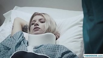 Yasak Hastane Sapık Doktor Ve Sarışın Hasta Ile Karşılaşıyor