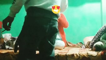 Hintli Üniversite Öğrencisinin Arkadaşının Yerinde Yerel Ortakla Romantik Ve Yoğun Bir Karşılaşması