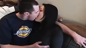 Amatör Genç Kız Erkek Arkadaşından Derin Bir Boğaz Ve Yüz Alır