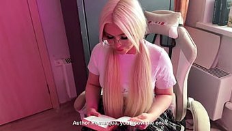 Mariya'Nın Büyük Doğal Memeleri Ve Minyon Bedeni Sınıf Arkadaşı Sikiş Sahnesinde.