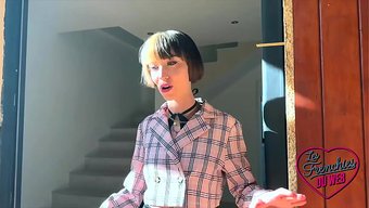 Bu Seksi Dövme Sanatçısı Oney, Anal Seksin Hastası Ve Buna Yemin Ediyor.