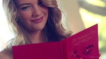 Kenna James, Büyüleyici Bir Genç Kız, Büyüleyici Vücudunu Sergileyerek Solo Bir Striptiz Yapıyor.