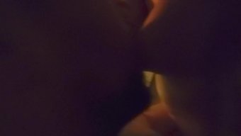 Genç Bir Adamın Tayland'Da Bir Ladyboy Ile Ilk Deneyimi.