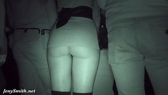 Halka Açık Aşağılama: Bir Kulüpte Soyunurken Yakalandı