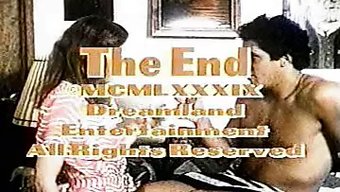 Janey Robbins Ve Kimberly Carson'In Görünür Kıyafetlerle Yer Aldığı Eski Bir Video