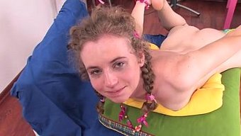 Sert Ve Tatlı: Genç Kızın Ilk Anal Deneyimi