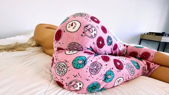 Üvey Oğlunun Yardımıyla Aldatan Üvey Annesinin Yoğun Orgazmı