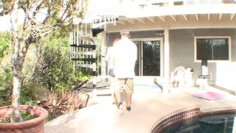 Maceracı Genç Bir Kadın, Koltukta Şiddetle Nüfuz Edilmeden Önce Oral Seks Yapıyor