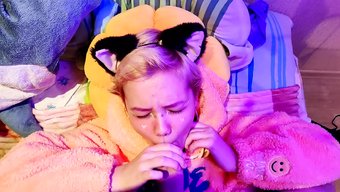 Bu Muhteşem Genç Kızın Amı Sıcak Bir Videoda Sikişiyor