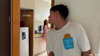 Doğal Üvey Anne Ve Üvey Kız Üçlüsü, Yüz Bitişiyle