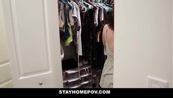 Karantinada Tombul Üvey Kız Kardeşime Şaka Yapmak Ve Onu Sikişmek Kesinlikle Kaçmaz!