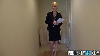 Sarışın Emlakçı Laura Bentley, Müşterisiyle Sıcak Bir Buluşmanın Tadını Çıkarıyor