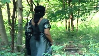 Desi Milf Sıcak Saree Içinde