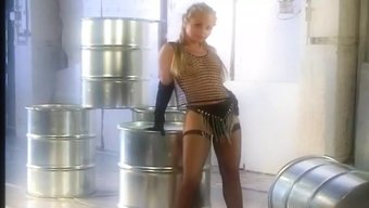 Lateks Ve Popo Oyununun Yer Aldığı Vintage Üçlü