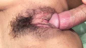 Kostüm Giyen Kadınlar, Oral Seks Ve Yutma Becerilerini Sergiliyorlar