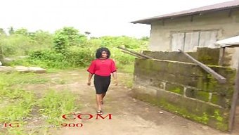 Kırsal Belediye Binasında Kıvrımlı Güzel Şişman Kadınlarla Yağmur Altında Sert Seks