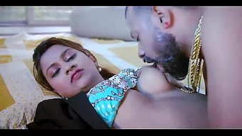 Büyüleyici Bir Hint Genç Olan Sudipa, Sıkı Ve Sulu Amcığına Ulaşan Arzulu Bir Yaşlı Adamla Yoğun Bir Karşılaşma Yaşıyor