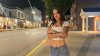 Kız Kardeşimin Erkek Arkadaşı Beni Bardan Eve Getirdi Ve Onun Ilerlemelerine Boyun Eğdim.