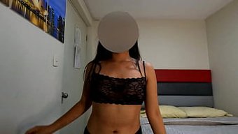 María Angela, Muhteşem Vücudu Ve Koca Götü Olan Bir Üniversiteli Kız, Neredeyse 10 Dolara Şeker Bebek Olacaktı.