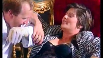 Alman Milf'Ler Vintage Porno Içinde Yumruklanıp Çoraplanıyorlar