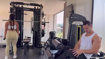 Steffy Moreno'Nun Spor Salonu Seansı, Duncan Saint Ile Sıcak Ve Buharlı Bir Ilişkiye Dönüşüyor.