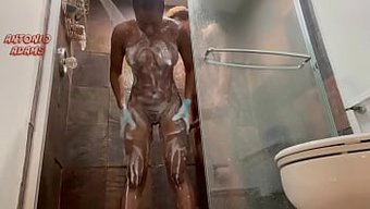 Sabah Duşu Vahşi Bir Hardcore Seansa Dönüşüyor