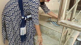 Sert Sikişmeyi Seven Sıcak Bir Hizmetçiyle Sert Seks