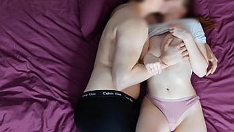 Ev Yapımı Kıyafetlerinde Duygusal Inlemelerini Ve Güzelliğini Izlemekten Yoğun Tahrik Edicim - Ateşli Kızıl Saçlı