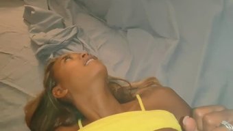 Miiana'Nın Kız Arkadaşının Erkek Arkadaşıyla Tutkulu Bir Karşılaşması