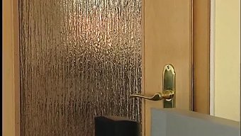 Alman En Iyi Arkadaşlarının Cunnilingus Ve Oyuncak Oyununu Keşfettiği Duygusal Lezbiyen Filmi