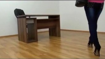 Yüz Oturma Ve Öğretmen Rol Oyunu Içeren Halka Açık Üniversite Yurdunun Seks Kaseti