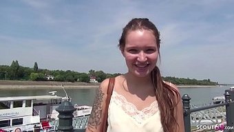 Alman Üniversite Kızı Mia, Bir Ajans Seçmesinde Büyük Bir Yaraklı Anal Sikişi Baştan Çıkarıyor