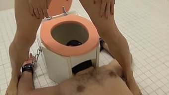 Mistresses Amrita Ve Lady Morgana, Hizmetçileri Üzerinde Güç Kullanıyorlar