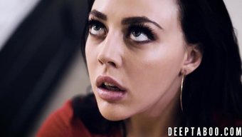 Üvey Baba Ve Üvey Kızı Ateşli Seks Yaparken Üveyn Oğlu Izliyor