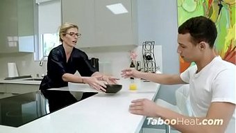 Cory Chase Ve Üvey Annesi Sekse Ve Birbirlerinin Vücutlarına Olan Bağımlılıkları