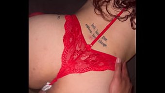 Kıvrımlı Bir Latin Kadın Büyük Siyah Bir Penisle Mücadele Ediyor Ve Çığlık Atıyor