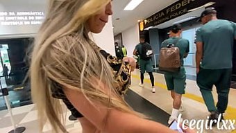 Allan Delon'Un Iç Çamaşırı Ve Büyük Doğal Göğüsleriyle Baştan Çıkarıcı Performansı