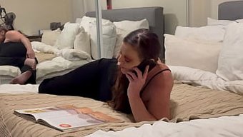 Okulda Içtiği Ve Buharlaştığı Için Genç Oğlan Tokatlanıyor