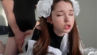 Tatlı Bir Kız, Sınıf Arkadaşı Valeria Sladkih Ile Baloda Sikişti.