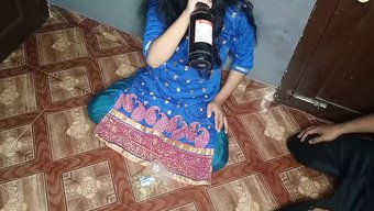 Hintli Çift, Büyük Göğüslü Bhabhi Ile Sert Seksin Tadını Çıkarıyor