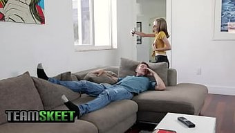 Minyon Alicia Williams, Küçük Göğüsleri Ve Sıkı Poposuyla Beceriliyor