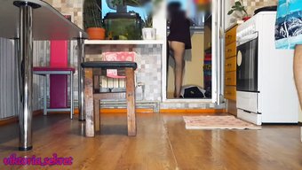 Ukraynalı Karısı Kocasını En Iyi Arkadaşıyla Aldatıyor