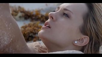 Muhteşem Plaj Güzeliyle Açık Hava Erotikası