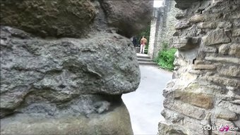 Alman Genç Lara Latina, Tinder Maçıyla Vahşi Bir Açık Hava Seks Seansının Tadını Çıkarıyor