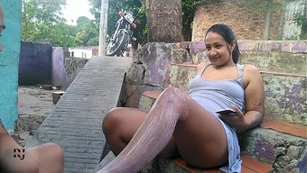 Manikürcü Beni Deli Ediyor Ve Amımı Sertçe Sikişiyor.