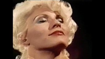 Tatlı Alice, Sıcak Bir Irklararası Sahnede Boşalma Ile Bitiyor