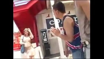 Yeni Asyalı Güneşli Aksiyonda