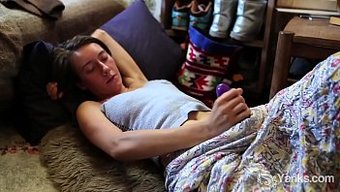 Amerikalı Adam Yalnız Başına Kendini Tatmin Ediyor