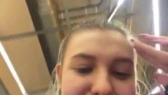 Büyük Memelerin Ve Kıç Sikişinin Halka Açık Yakın Çekimi.