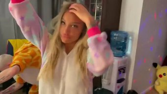 Biseksüel Yılbaşı Partisi; Deli Gibi Anal Aksiyon Ve 720p Boşalmalarla Dolu.